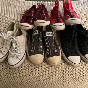 5 pairs of Chuck Taylors. (3pair 8 men’s, 1pair size8.5 men’s, 1 pair 7.5 men’s)